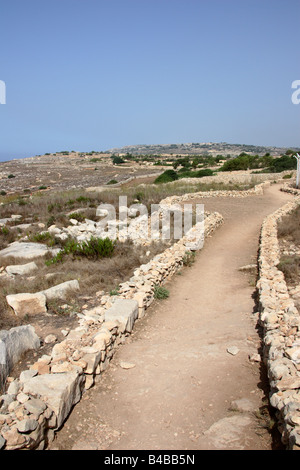 Il percorso da Hagar Qim di Mnajdra, tempio preistorico di siti in Malta. Foto Stock