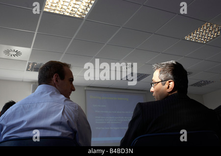 Il gioco di ruolo e il pensiero positivo una consulenza aziendale workshop per il personale dell'azienda a Borough Southwark Foto Stock