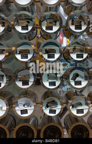 Asia, Malaysia, Selangor Stato, Kuala Lumpur, a interno di un moderno complesso di shopping al piede della Petronas Towers - display Foto Stock