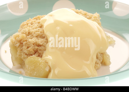Pane appena sfornato dolci Apple Crumble con la crema dessert con n. di persone Foto Stock