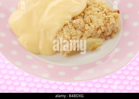 Pane appena sfornato dolci Apple Crumble con la crema dessert con n. di persone Foto Stock