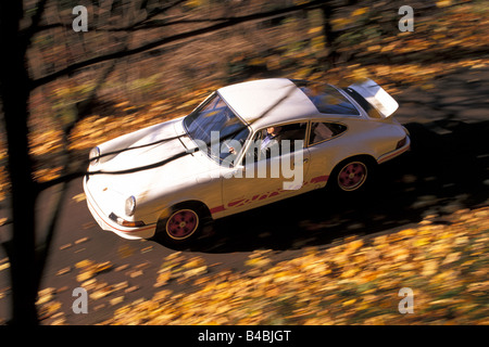 Auto, Porsche 911 Carrera RS, anno modello 1971-1973, bianco, roadster, coupe/Coupe, FGUJ, guida, diagonale dal di sopra, paese roa Foto Stock