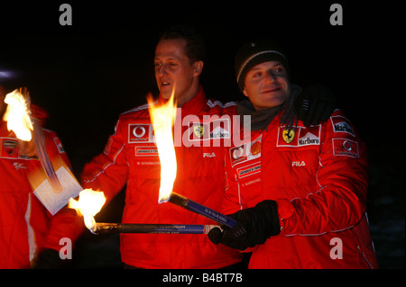 Lo sport del motore, Michael Schumacher e Rubens Barrichello, con torce, la sera, di notte, Formel 1, persone, Race Driver, Foto Stock