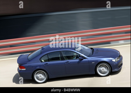 Auto BMW Alpina B7, Limousine, roadster, blu, modello anno 2004-, guida, vista laterale, test in pista, fotografo: Achim Hartmann Foto Stock