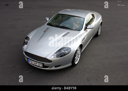 Auto, Aston Martin DB9 Touchtronic, roadster, modello anno 2003-, Coupe/coupe, argento, in piedi, difesa, diagonale dalla parte anteriore Foto Stock