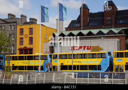 Fermata bus in Eden Quay Dublino Irlanda Foto Stock