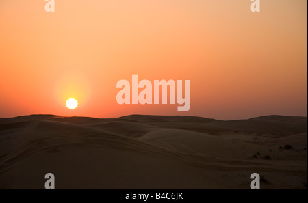 Tramonto sul deserto di Dubai Foto Stock