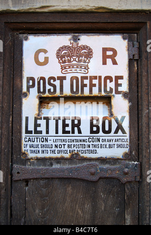 Il vecchio ufficio postale letter box, Penshurst, Kent, England, Regno Unito Foto Stock