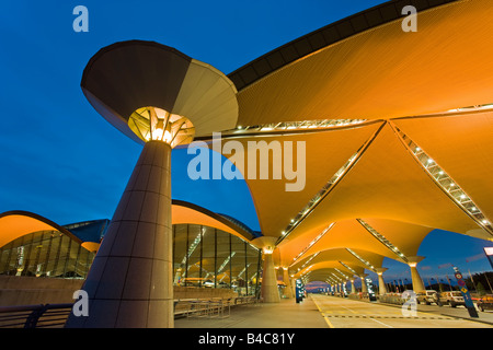 Asia, Malesia Kuala Lumpur Kuala Lumpur International Airport KLIA, moderna architettura esterna Foto Stock