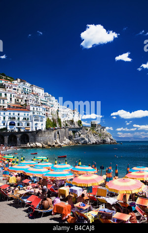 Amalfi con spiaggia Foto Stock