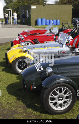 Line up chaterham 7 sette lotus pit box scena Foto Stock