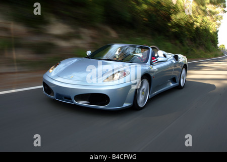 Auto, Ferrari F430 Spider F1, modello anno 2005-, argento, convertibili, guida, diagonale dalla parte anteriore, vista frontale, country road Foto Stock