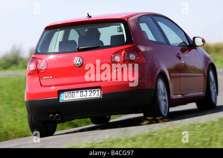 Auto VW Volkswagen Golf GT, modello anno 2005-, Limousine, inferiore di medie dimensioni di classe, rosso, la guida, diagonale dal retro, posteriore vi Foto Stock