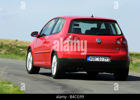 Auto VW Volkswagen Golf GT, modello anno 2005-, Limousine, inferiore di medie dimensioni di classe, rosso, la guida, diagonale dal retro, posteriore vi Foto Stock