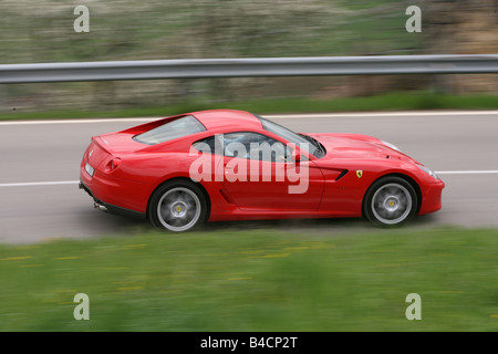 La Ferrari 599 GTB, modello anno 2006-, rosso, guida, vista laterale, country road Foto Stock