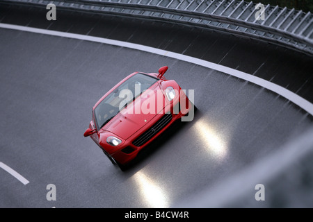La Ferrari 599 GTB Fiorano, modello anno 2006-, rosso, guida, diagonale dalla parte anteriore, vista frontale, pista di prova Foto Stock