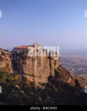 Santo Stefano il monastero di Agios Stephanos in Meteora la pianura di Tessaglia giace al di sotto della Grecia Foto Stock