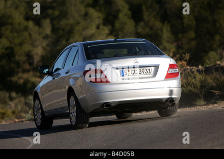 Mercedes Classe C, modello anno 2007, argento, guida, diagonale dal retro, vista posteriore, country road Foto Stock