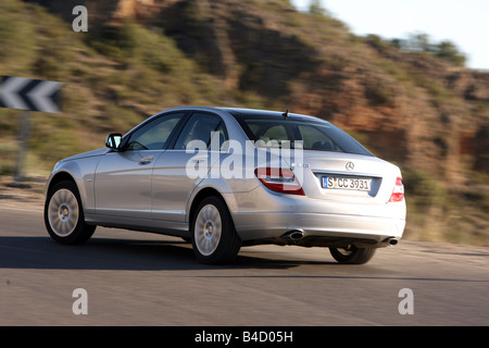 Mercedes Classe C, modello anno 2007, argento, guida, diagonale dal retro, vista posteriore, country road Foto Stock