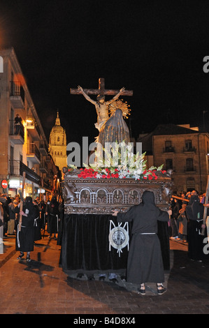 Notte Tempo Semana Santa Settimana Santa processione di Pasqua sulla Rua Mayor Salamanca spagna Foto Stock