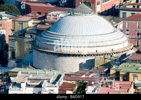 Esterno del tetto di San Francesco di Paola in Piazza del Plebiscito a Napoli Foto Stock