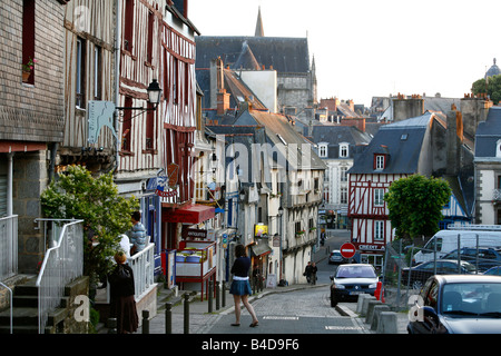 Luglio 2008 - Mezza case con travi di legno nella vecchia città di Vannes Bretagna Francia Foto Stock
