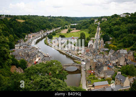 Luglio 2008 - Vista su La Rance river e il porto di Dinan Bretagna Francia Foto Stock