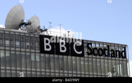 Logo sulla sede della BBC sulle rive del fiume Clyde a Glasgow Scozia Scotland Foto Stock