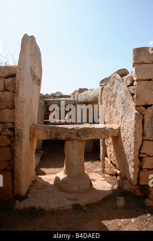 Pilastro alterare, Mnajdra tempio preistorico, Malta. Foto Stock