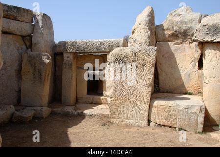 Pilastro di nicchia in Mnajdra tempio preistorico, Malta. Foto Stock