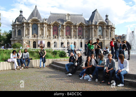 Piazza Fontana e di fronte al Palais des Beaux Arts Lille Francia Foto Stock