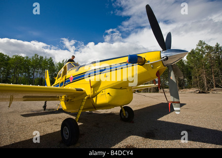 Aria trattore, A-802 (modificato per grandi quantità di carburante alaggio - capacità di 4000 litri), Red Lake, Ontario, Canada. Foto Stock