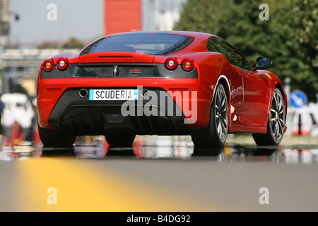 Ferrari Scuderia 430, modello anno 2007-, rosso, in piedi, difesa, diagonale dal retro, vista posteriore, Città Foto Stock