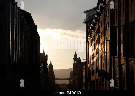 Chichester Street sezione di Victoria Square nella luce del sole serale belfast city centre Irlanda del Nord Regno Unito Foto Stock