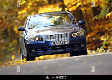 BMW Alpina B3, modello anno 2007-, blu in movimento diagonale dalla parte anteriore, vista frontale, country road Foto Stock