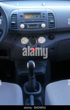 Auto Nissan Micra, Limousine, Miniapprox.s, modello anno 2002-, blu, vista dettagliata, vista interna, pozzetto, Console, tecnica/ac Foto Stock