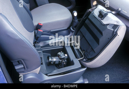 Auto Nissan Micra, Limousine, Miniapprox.s, modello anno 2002-, blu, vista dettagliata, interna vista interna Foto Stock