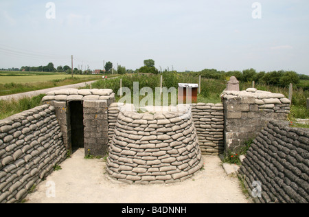 La fine del conservato belga sistema Trench (le Boyau de la Mort in francese) o trincee di morte a Diksmuide, Belgio. Foto Stock