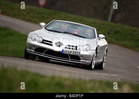 Mercedes SLR McLaren, modello anno 2008-, argento, guida, diagonale dalla parte anteriore, vista frontale, country road, open top Foto Stock