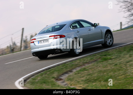 Jaguar XF 2.7 motore diesel di lusso, modello anno 2008-, argento, guida, diagonale dal retro, vista posteriore, country road Foto Stock