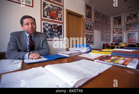 Auto, persone, VIP, Jean Todt, il team manager della scuderia Ferrari Formel 1, nel suo ufficio, geb. 25.02.1946 in Pierrefort, la cittadinanza francese, Foto Stock