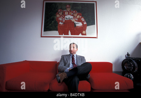 Auto, persone, VIP, Jean Todt, il team manager della scuderia Ferrari Formel 1, nel suo ufficio, geb. 25.02.1946 in Pierrefort, la cittadinanza francese, Foto Stock