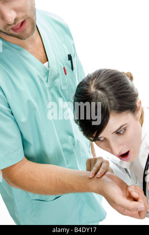 Infermiere di impulsi di controllo del paziente Foto Stock