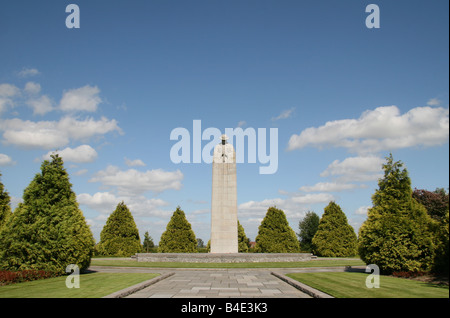 Il canadese meditabondo Soldier memorial a Vancouver, angolo St Juliaan, Belgio. Foto Stock