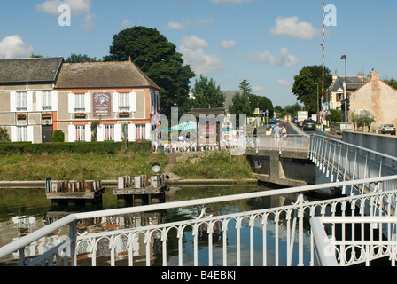 Ponte Pegasus su Caen Canal vicino a Ouistreham Francia Foto Stock