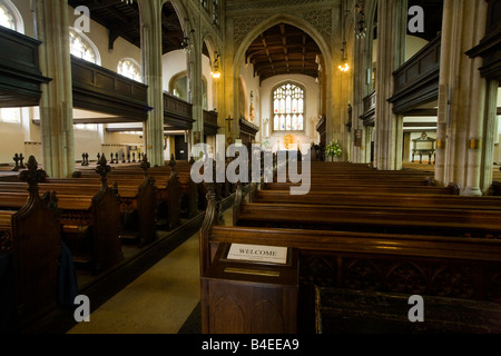 Banchi vuoti, St Mary Chiesa Universitaria, Cambridge, Inghilterra Foto Stock