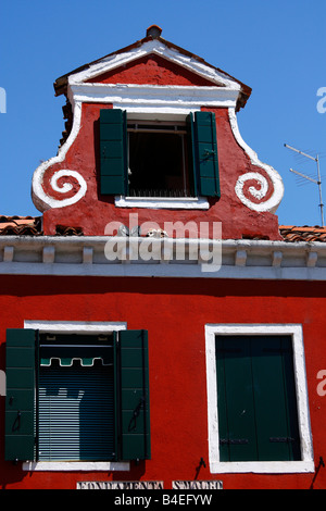 Case colorate di Burano, insieme con i canali. Venezia (Venezia), Italia (Italia) Foto Stock