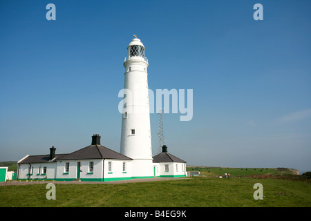 Nash Point Lighthouse Glamorgan Heritage sentiero costiero che si affaccia sul Canale di Bristol vicino Marcross Wales UK Foto Stock