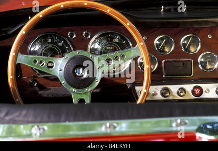 Auto Triumph TR 4, auto d'epoca, modello anno 1962, anni sessanta anni sessanta, rosso, cabriolet, interno, pozzetto, technics, tecnici techn Foto Stock