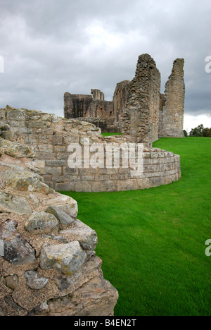 Le magnifiche rovine del Castello di Kildrummy in Scozia Aberdeenshrie accuditi da Historic Scotland Foto Stock